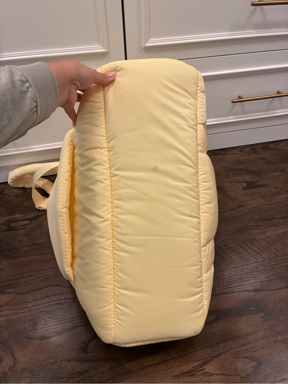 NWOT Wilo The Label yellow large puffer weekender gym bag - Picture 6 of 7